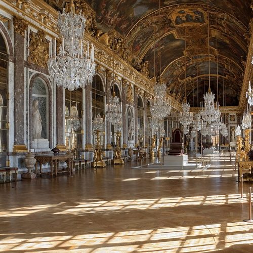 1280px-Chateau_Versailles_Galerie_des_Glaces