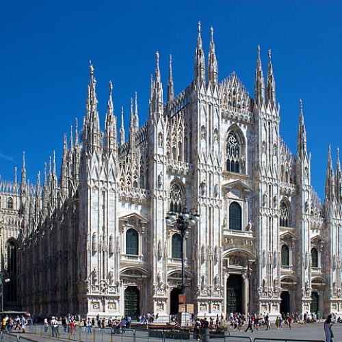 Milan_Cathedral_from_Piazza_del_Duomo