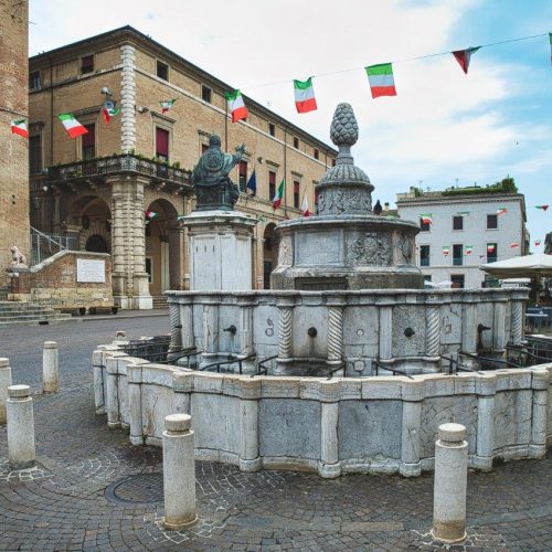 pigna-fountain-cavour-square-rimini-italy